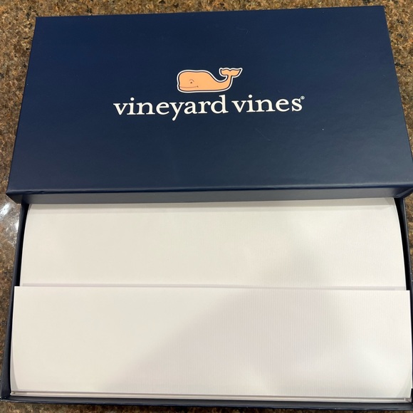 Brand New Vineyard Vines Valentine’s Day Hearts 100% Silk Scarf - Picture 3 of 9